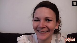 Kenja, une milf brunette qui aime le sexe