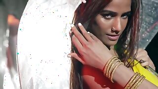 Sexy exotic Indian babe dancing Poonam Pandey latest without equal